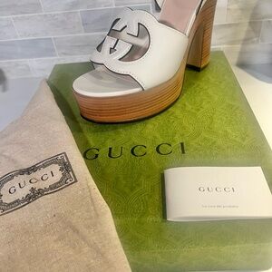 BRAND NEW!!!! Gucci Women's Interlocking G cutout Platform Sandals